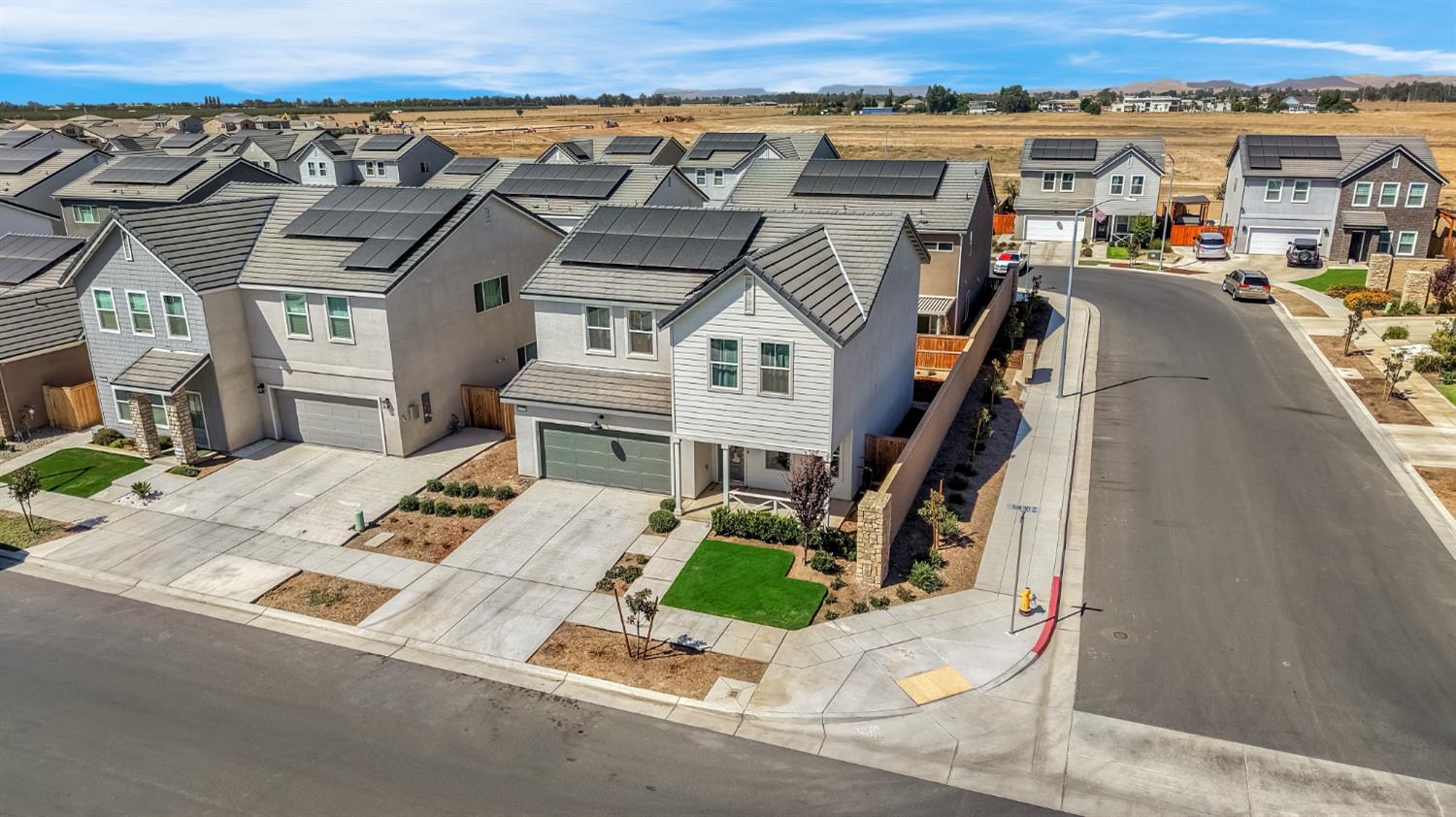 1069 Plum Tree Ave, Clovis, CA 93619