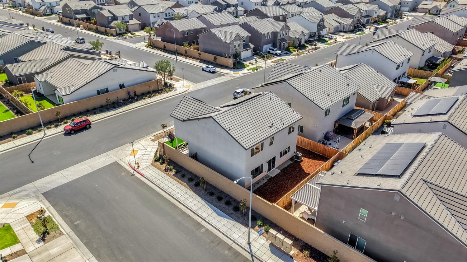 1069 Plum Tree Ave, Clovis, CA 93619