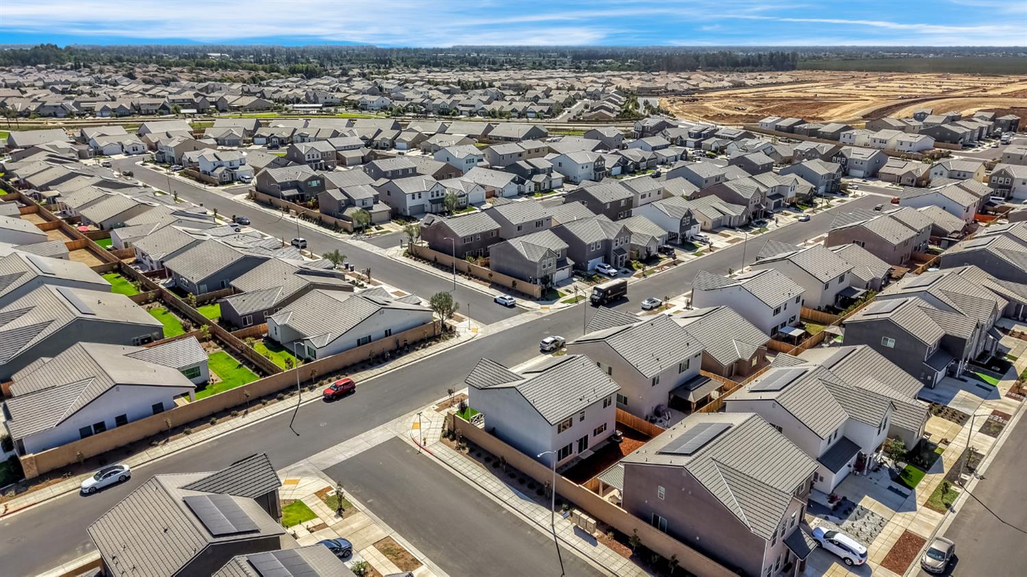 1069 Plum Tree Ave, Clovis, CA 93619