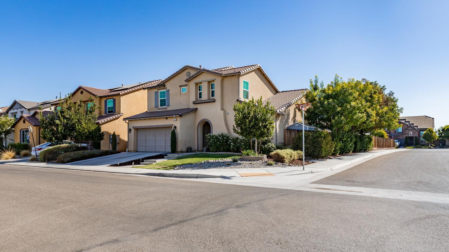1115 Sanders Ave, Clovis, CA 93619