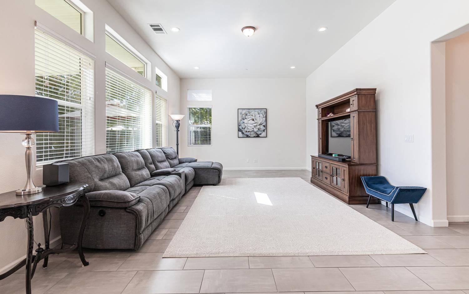 1115 Sanders Ave, Clovis, CA 93619