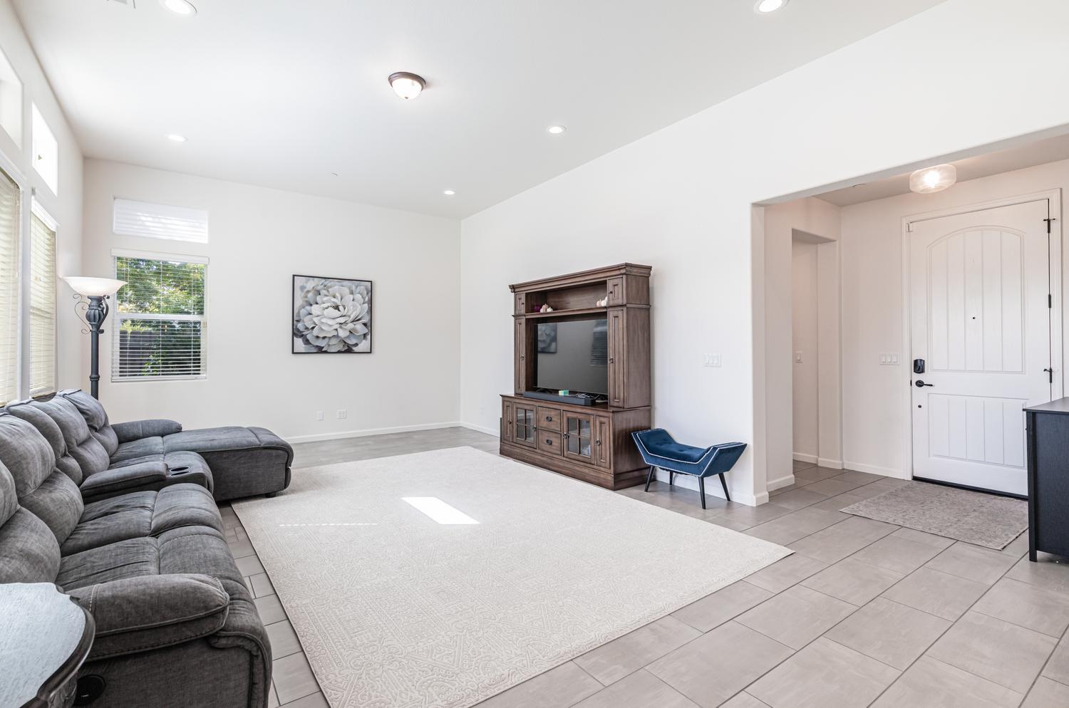 1115 Sanders Ave, Clovis, CA 93619