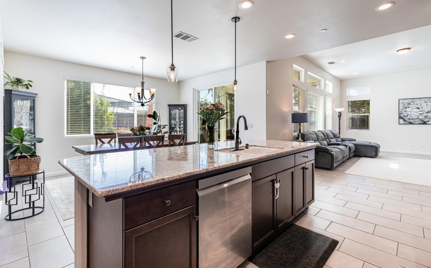 1115 Sanders Ave, Clovis, CA 93619