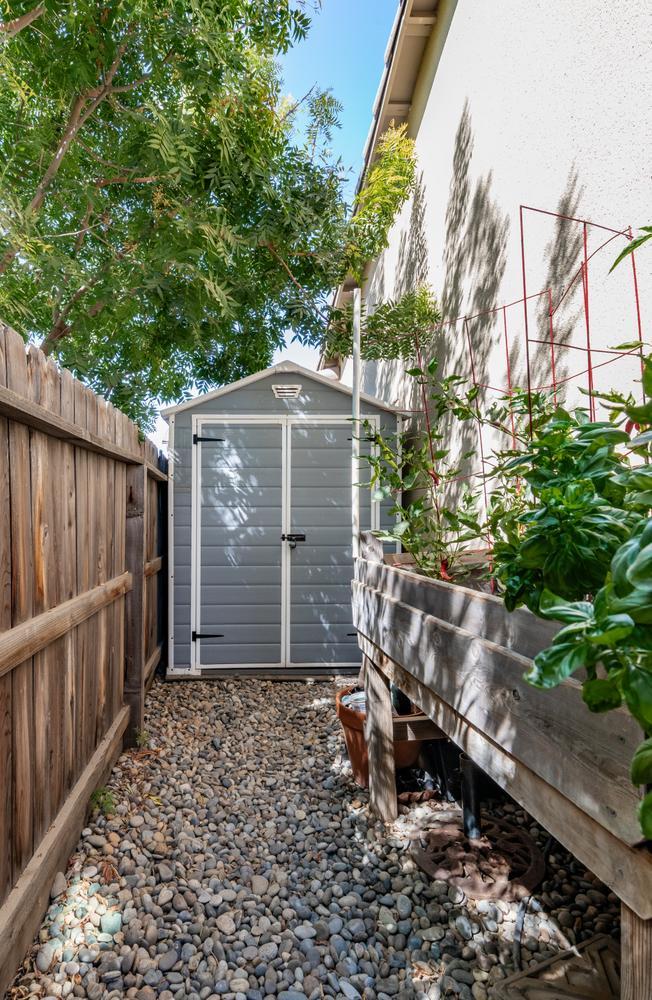 1115 Sanders Ave, Clovis, CA 93619
