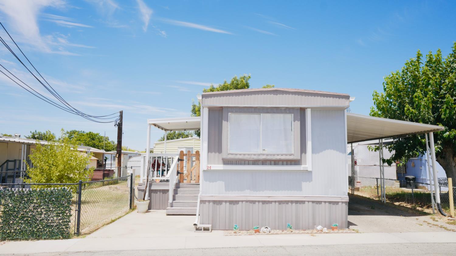 7676 N Fresno St #24, Fresno, CA 93720