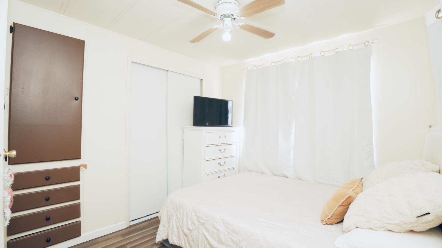 7676 N Fresno St #24, Fresno, CA 93720