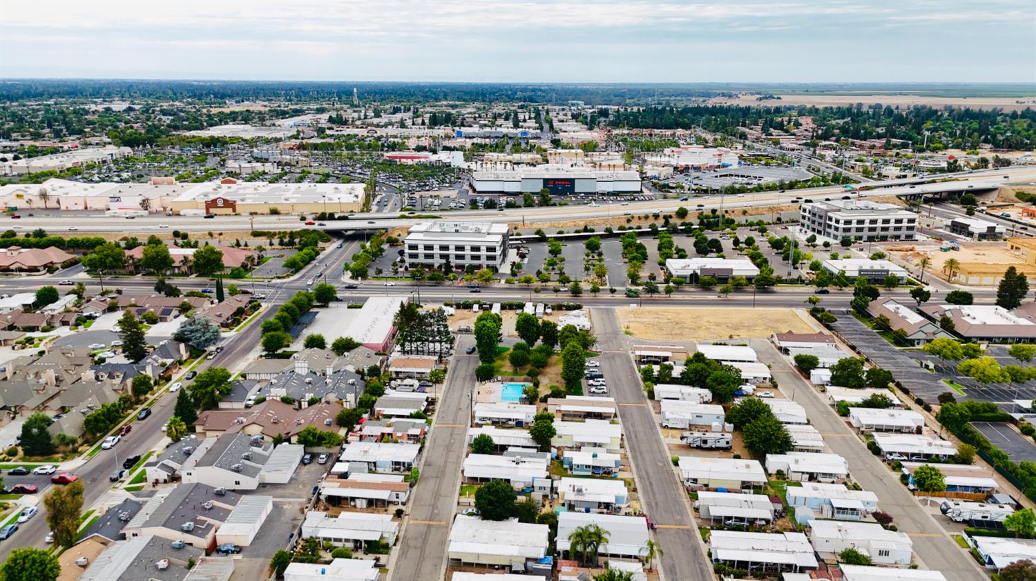 7676 N Fresno St #24, Fresno, CA 93720