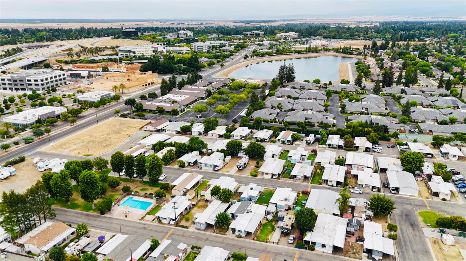 7676 N Fresno St #24, Fresno, CA 93720