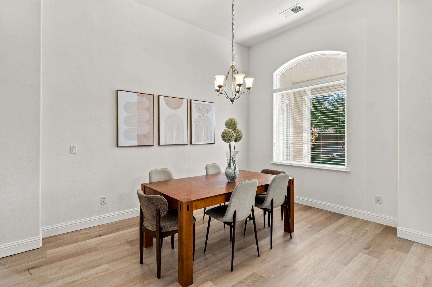 2935 E Omaha Ave, Fresno, CA 93720