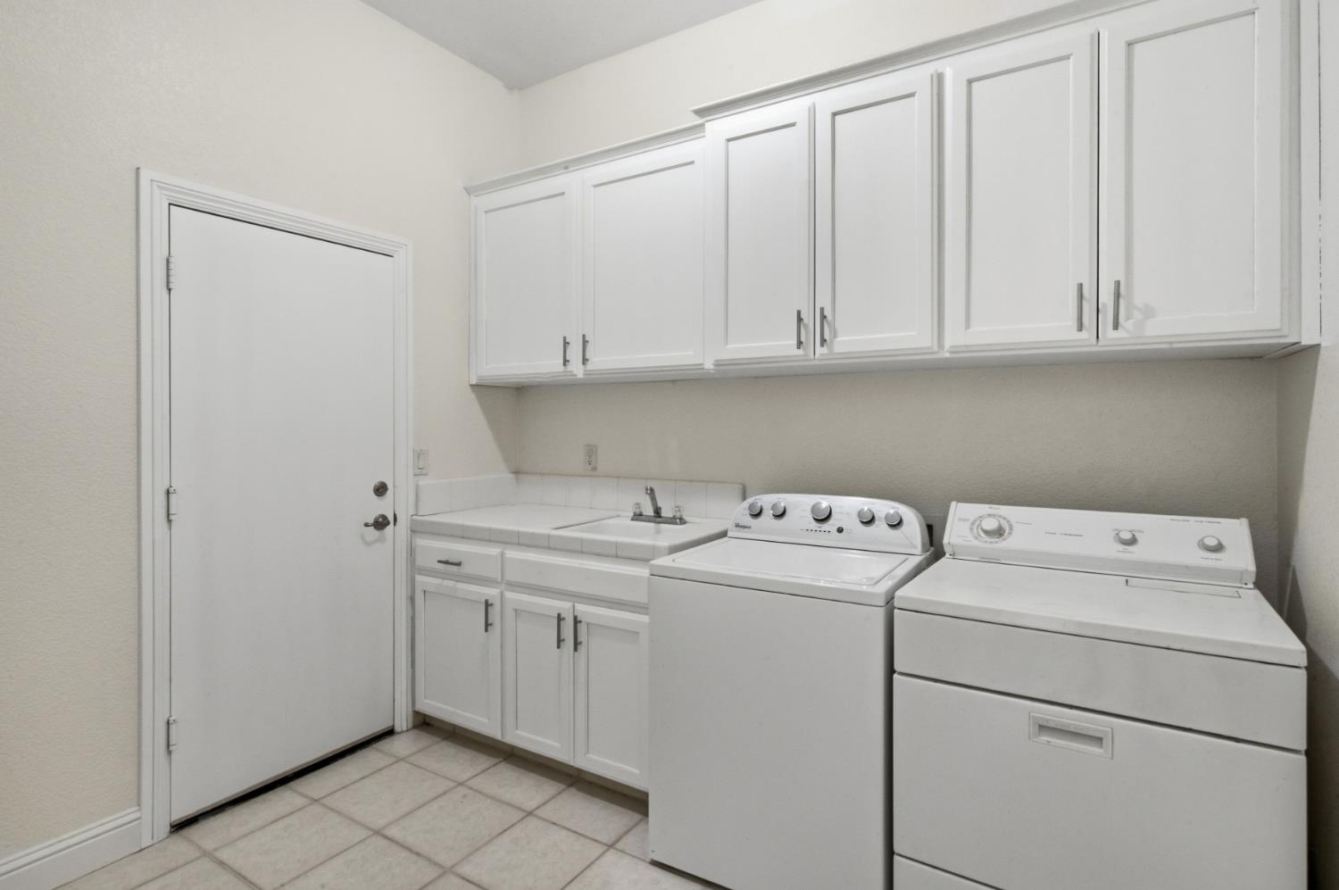 2935 E Omaha Ave, Fresno, CA 93720