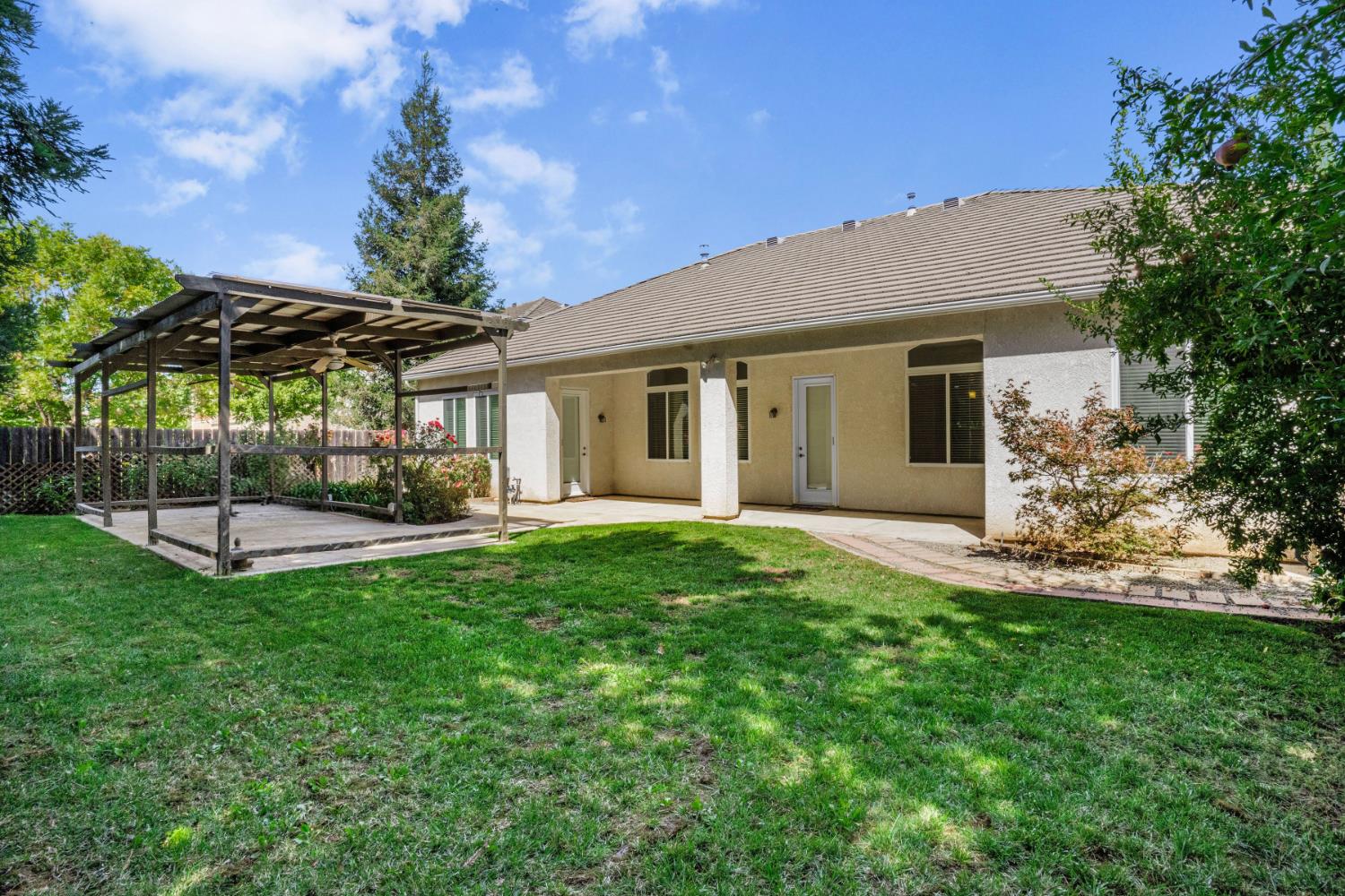2935 E Omaha Ave, Fresno, CA 93720