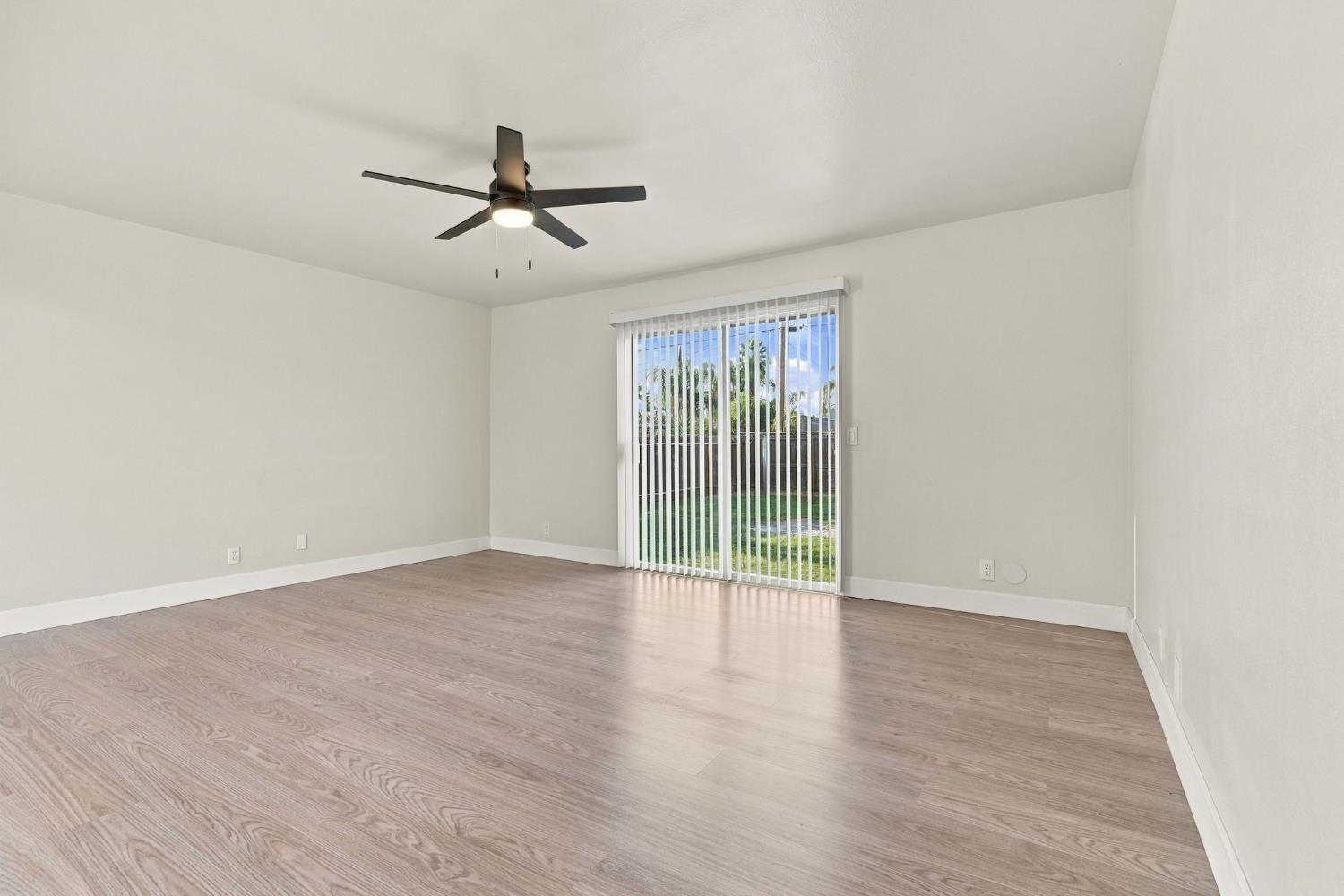1878 E Park Way, Dinuba, CA 93618