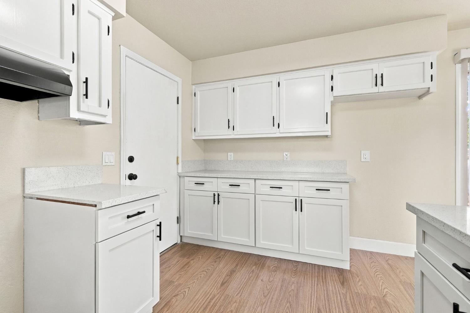 1878 E Park Way, Dinuba, CA 93618