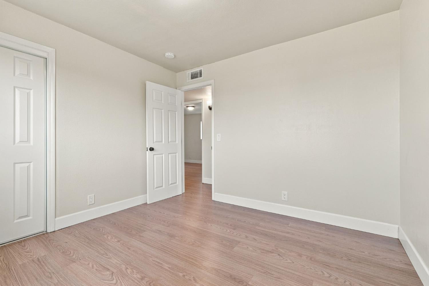 1878 E Park Way, Dinuba, CA 93618