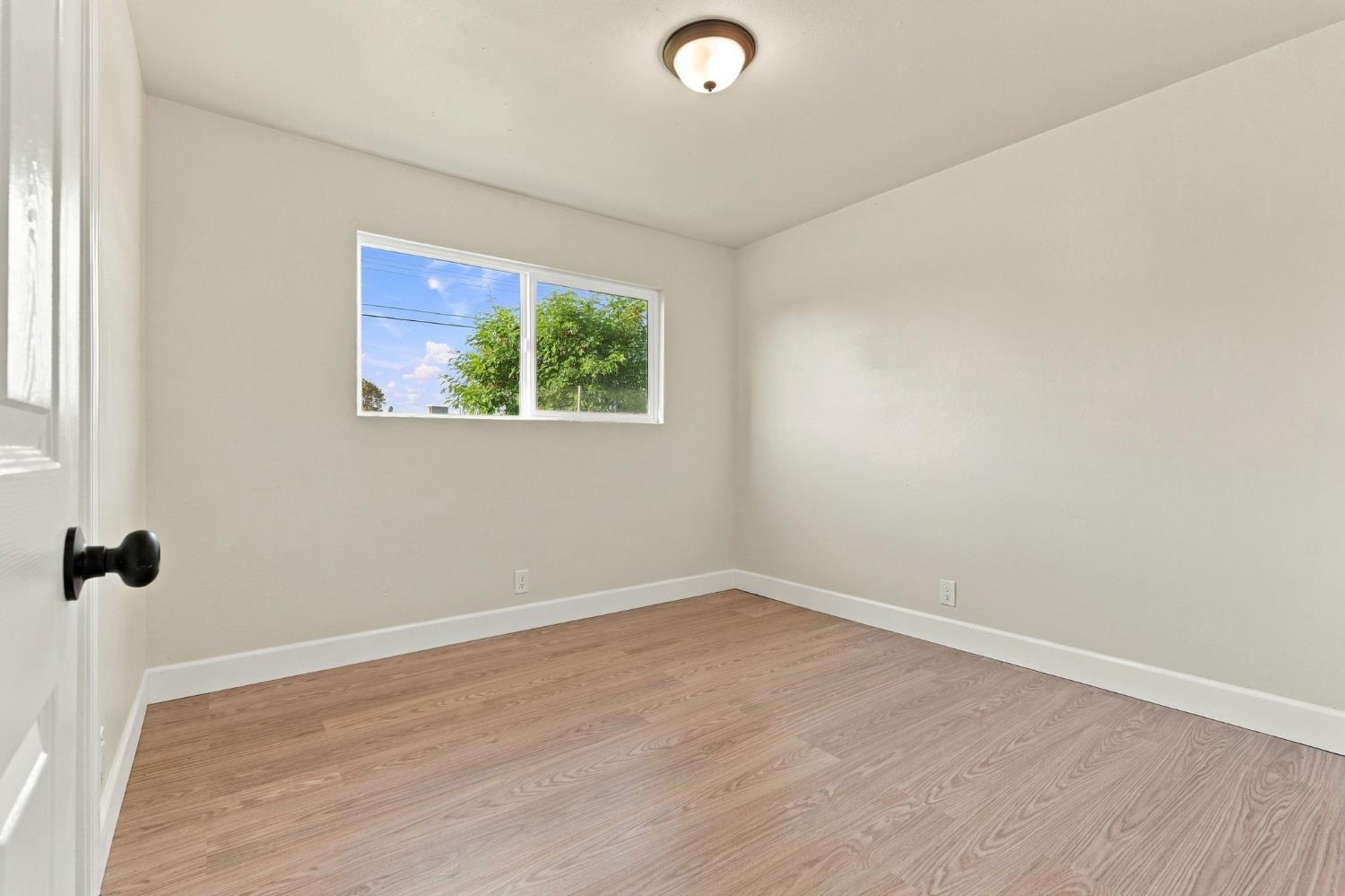 1878 E Park Way, Dinuba, CA 93618