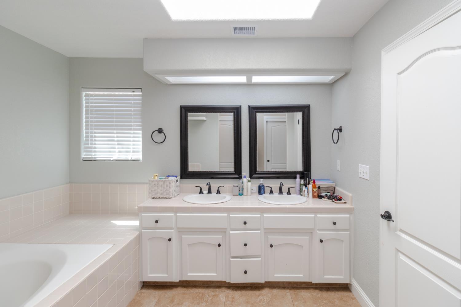 6257 N Capri Ct, Fresno, CA 93711