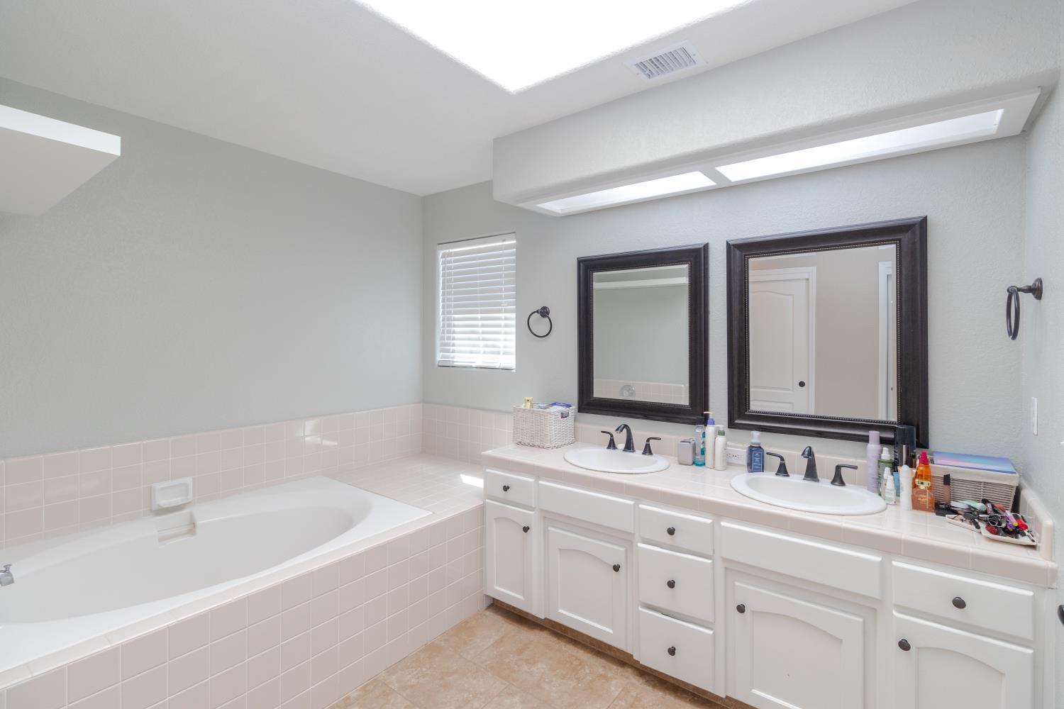 6257 N Capri Ct, Fresno, CA 93711