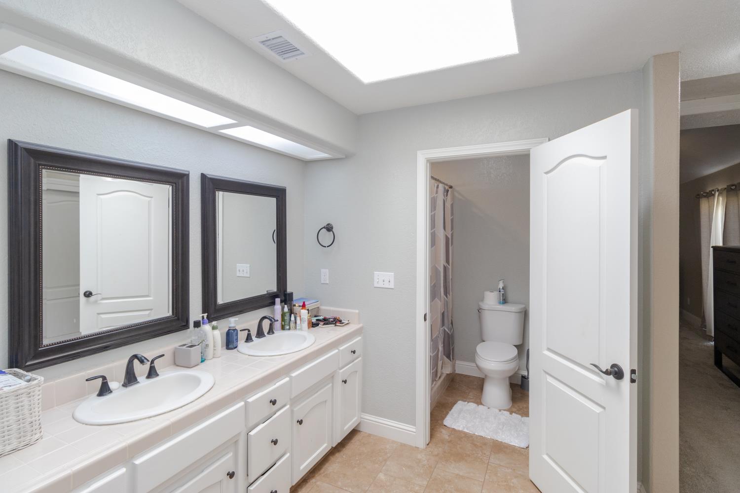 6257 N Capri Ct, Fresno, CA 93711