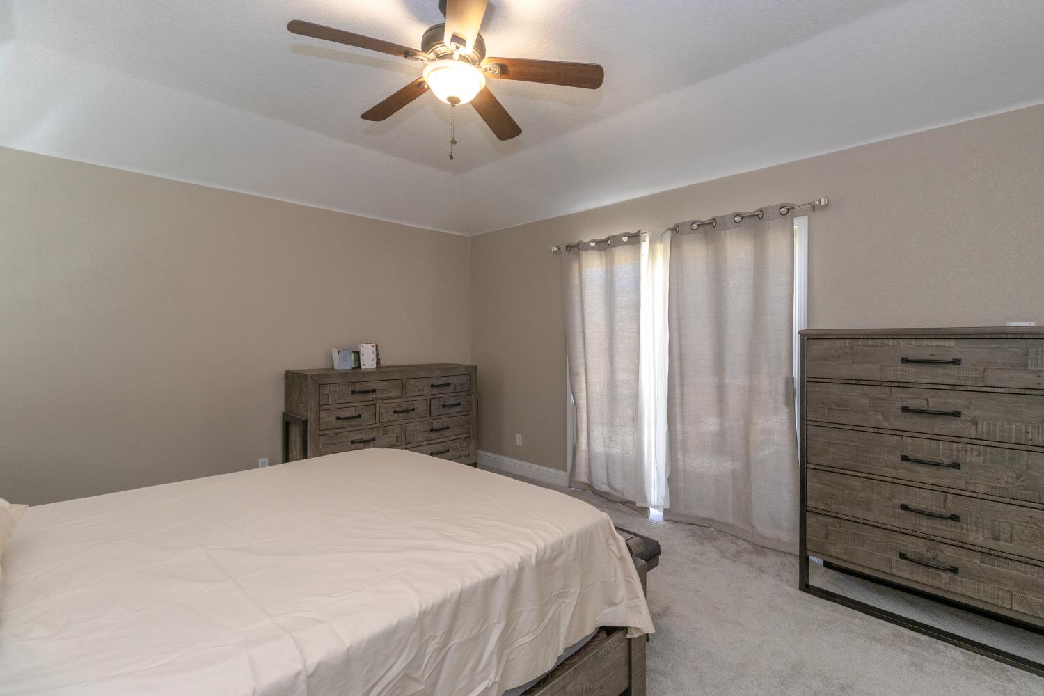 6257 N Capri Ct, Fresno, CA 93711