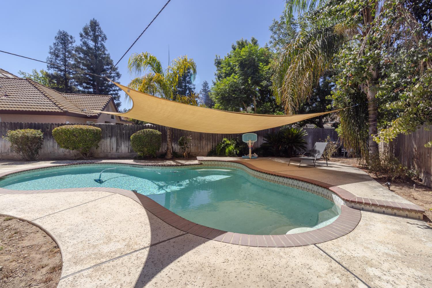 6257 N Capri Ct, Fresno, CA 93711