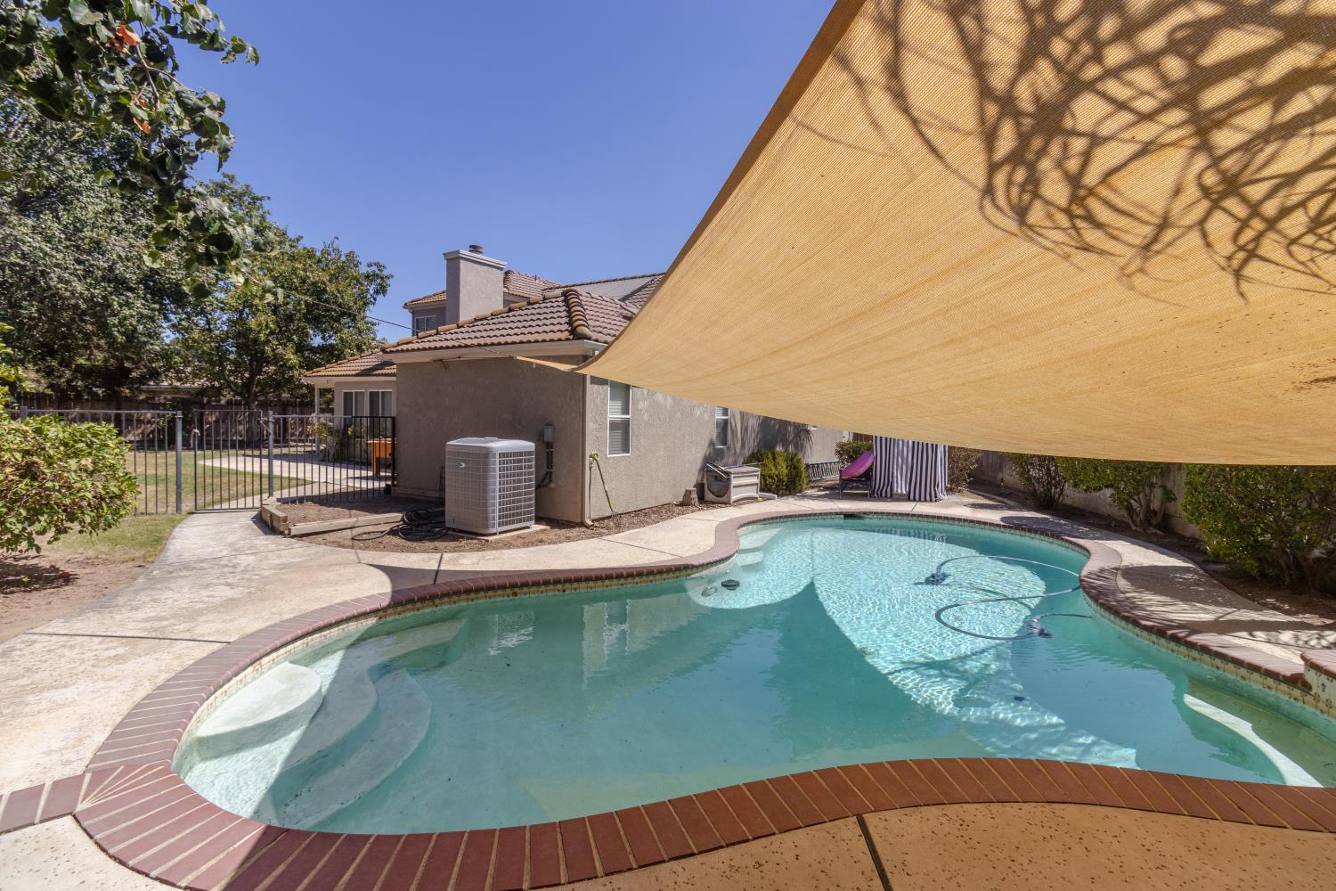 6257 N Capri Ct, Fresno, CA 93711