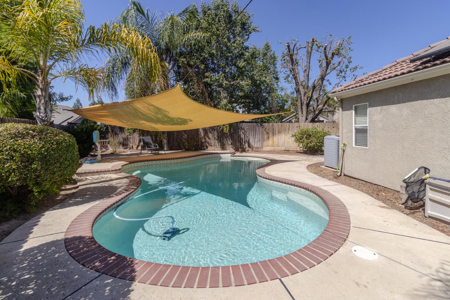 6257 N Capri Ct, Fresno, CA 93711