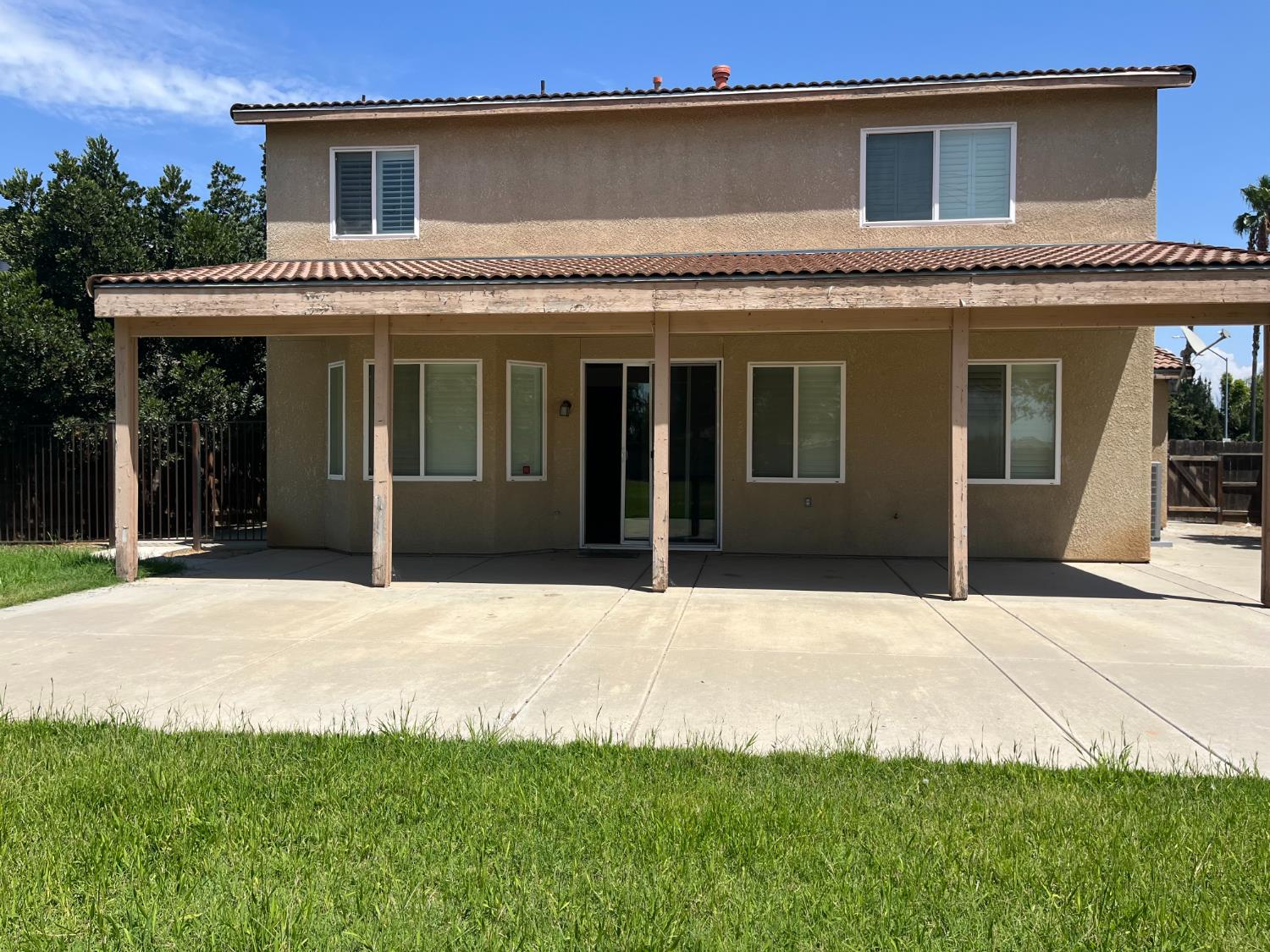 2392 S Playa, Fresno, CA 93727