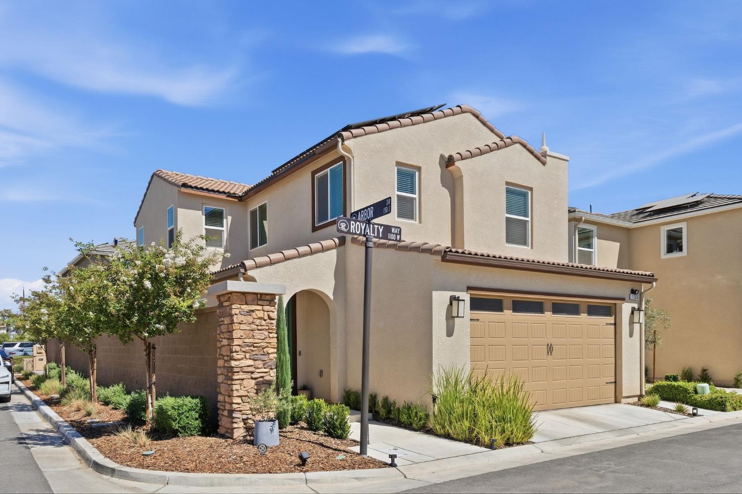 1123 Royalty Way W, Madera, CA 93636