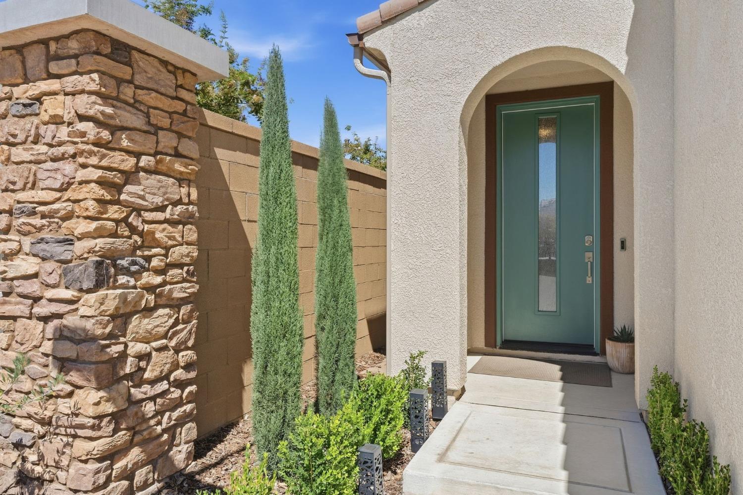 1123 Royalty Way W, Madera, CA 93636
