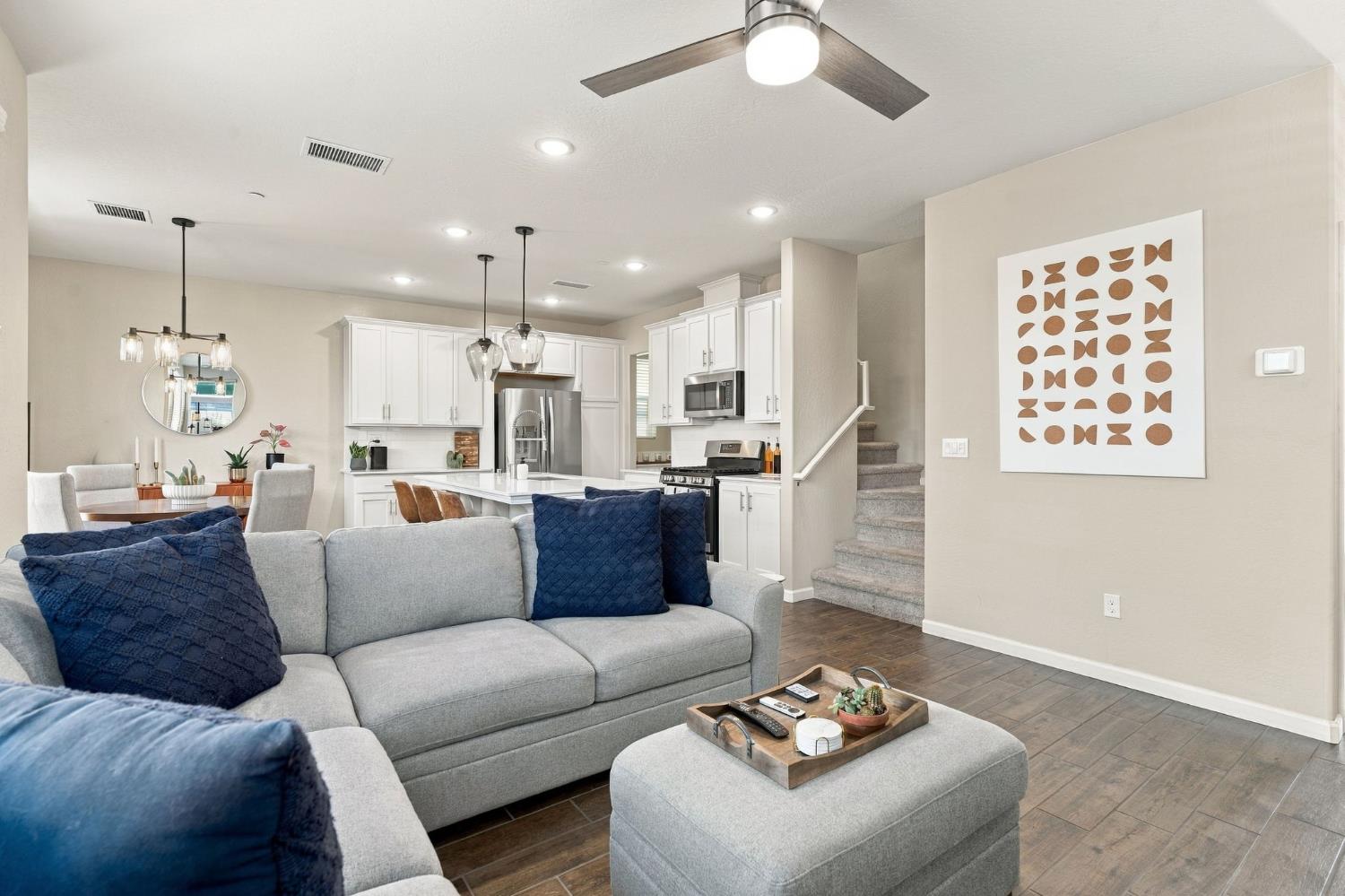1123 Royalty Way W, Madera, CA 93636
