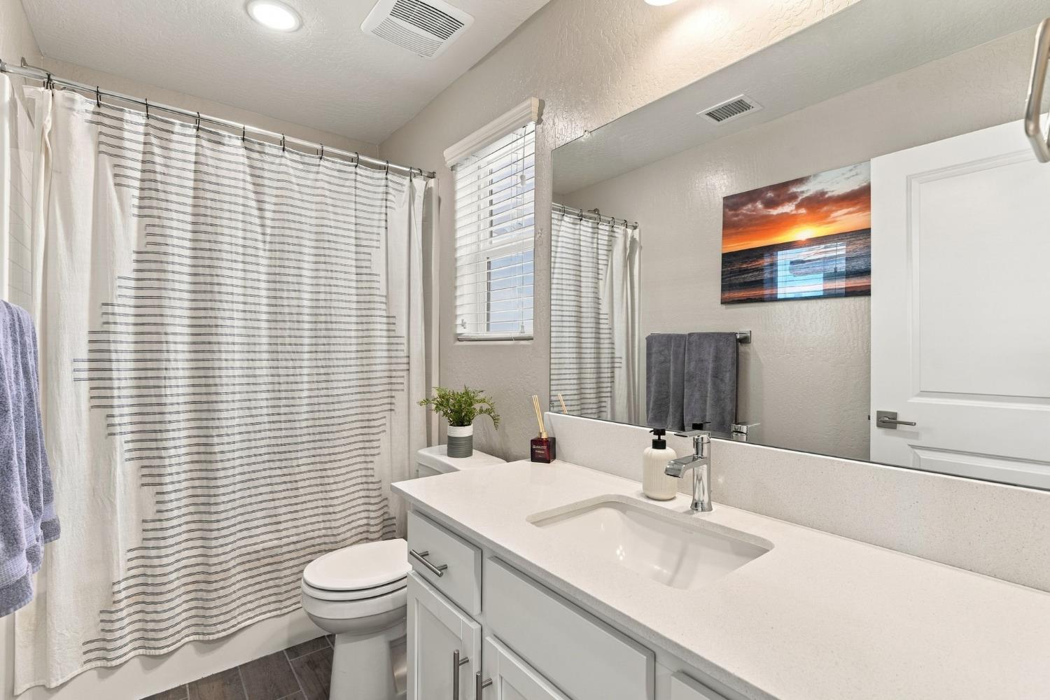 1123 Royalty Way W, Madera, CA 93636