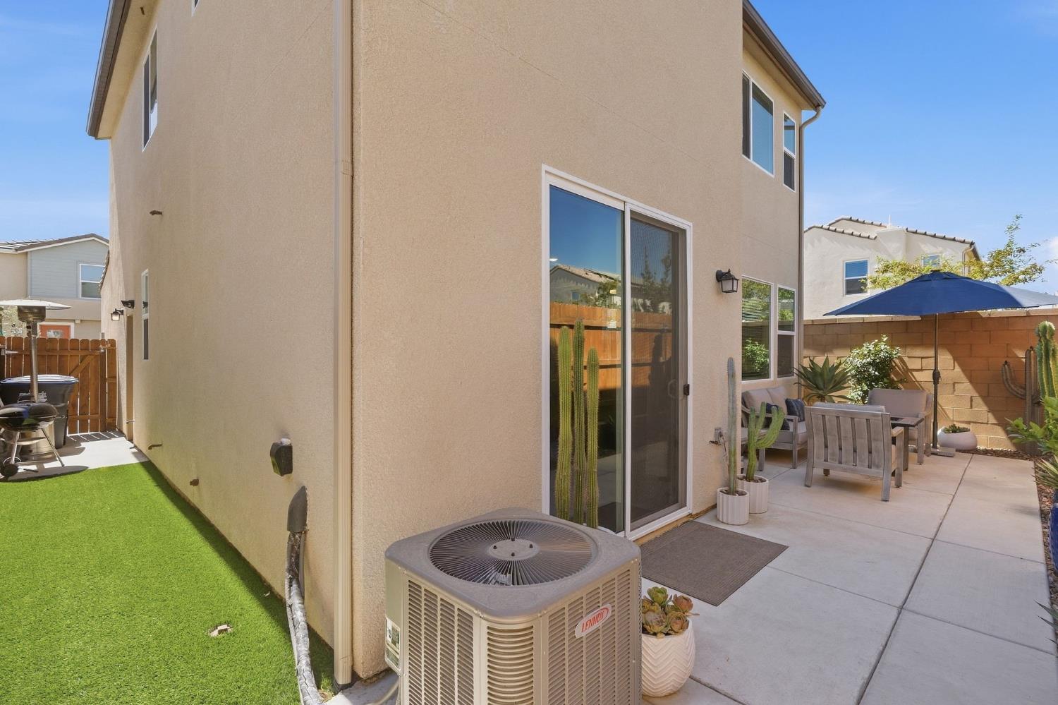 1123 Royalty Way W, Madera, CA 93636