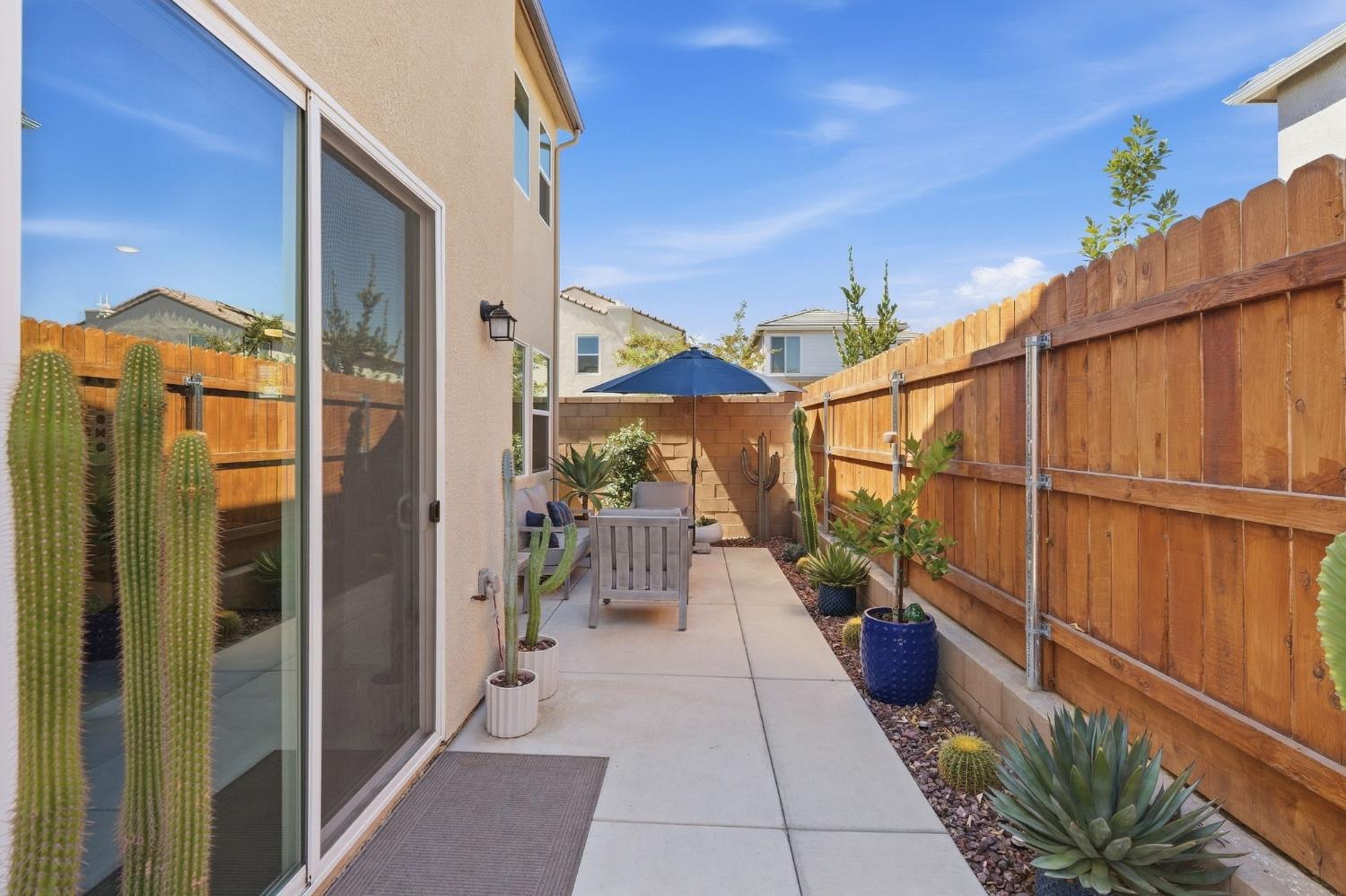 1123 Royalty Way W, Madera, CA 93636