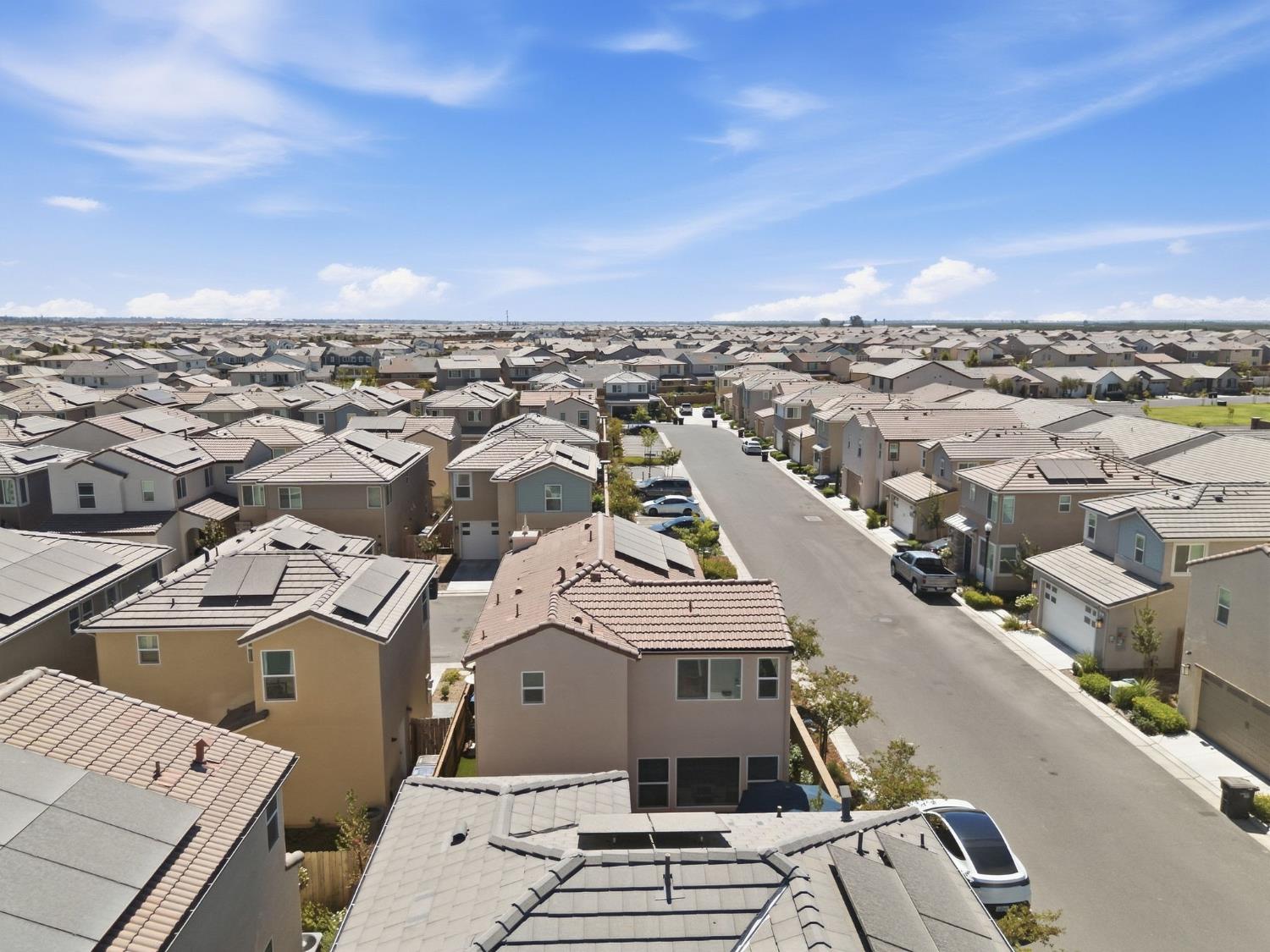 1123 Royalty Way W, Madera, CA 93636