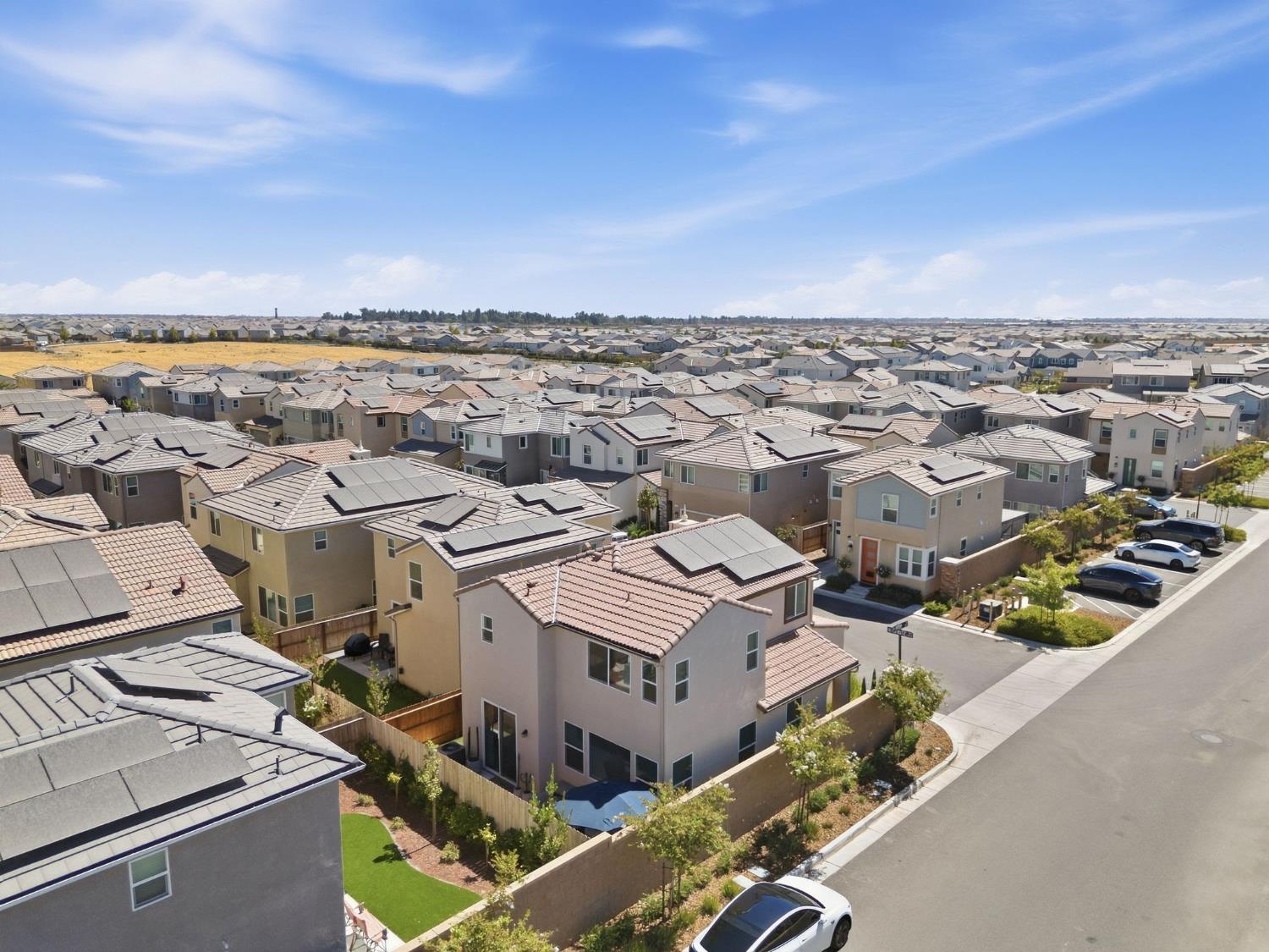 1123 Royalty Way W, Madera, CA 93636