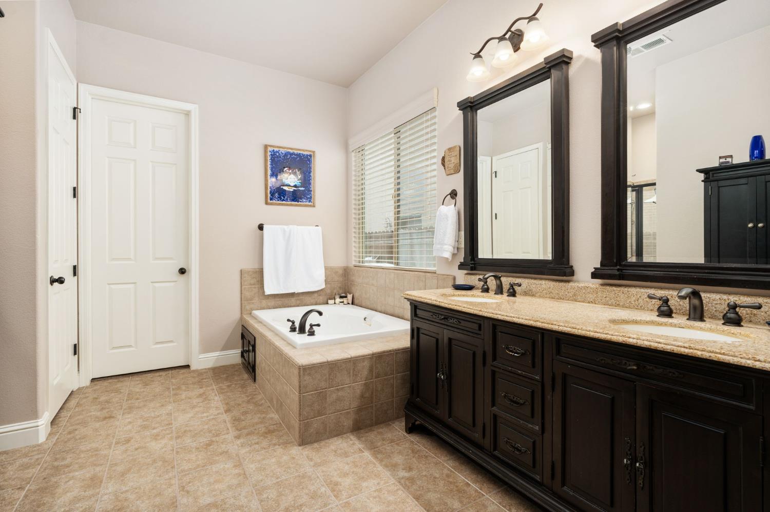 11361 N Via Verona Way, Fresno, CA 93730