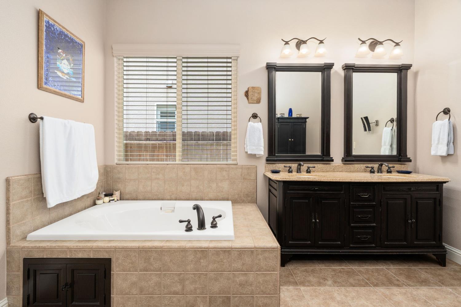 11361 N Via Verona Way, Fresno, CA 93730