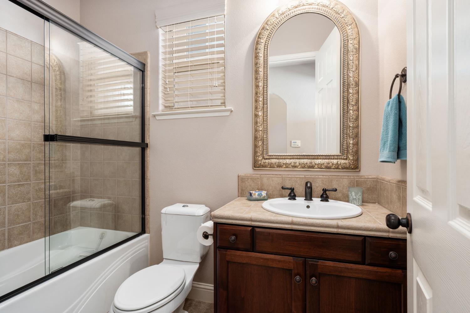 11361 N Via Verona Way, Fresno, CA 93730
