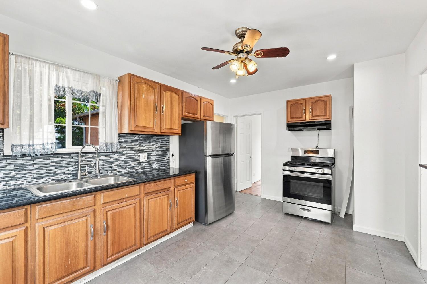 1029 73rd Ave, Oakland, CA 94621