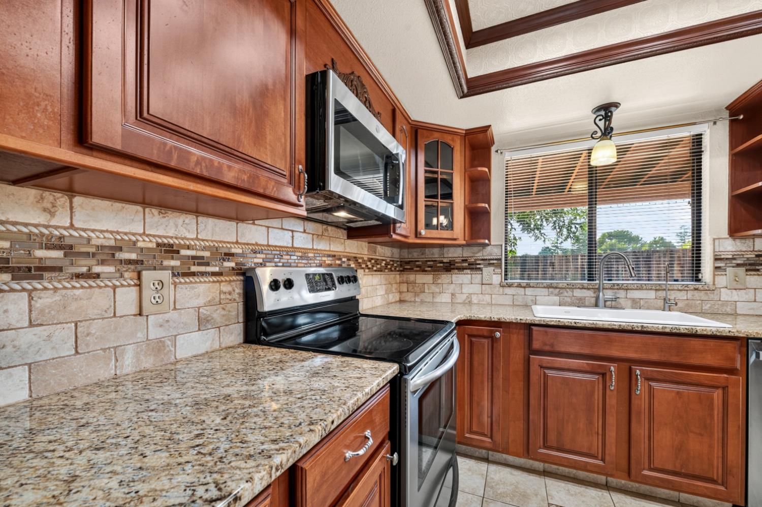 6189 N Cleo Ave, Fresno, CA 93722
