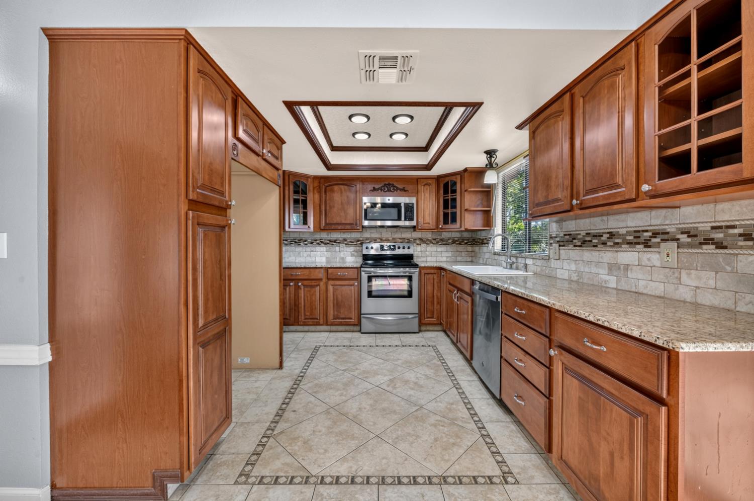 6189 N Cleo Ave, Fresno, CA 93722