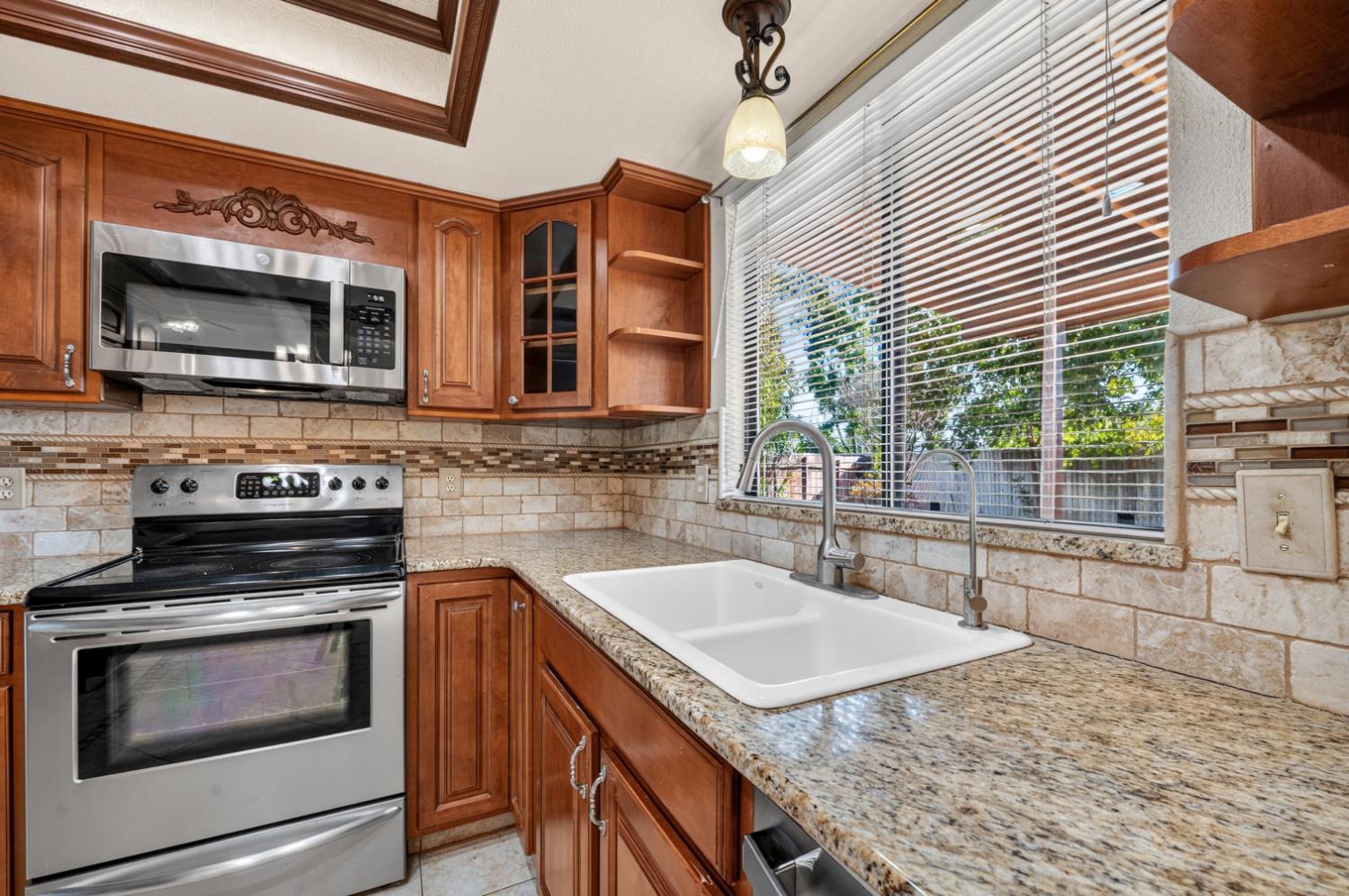 6189 N Cleo Ave, Fresno, CA 93722