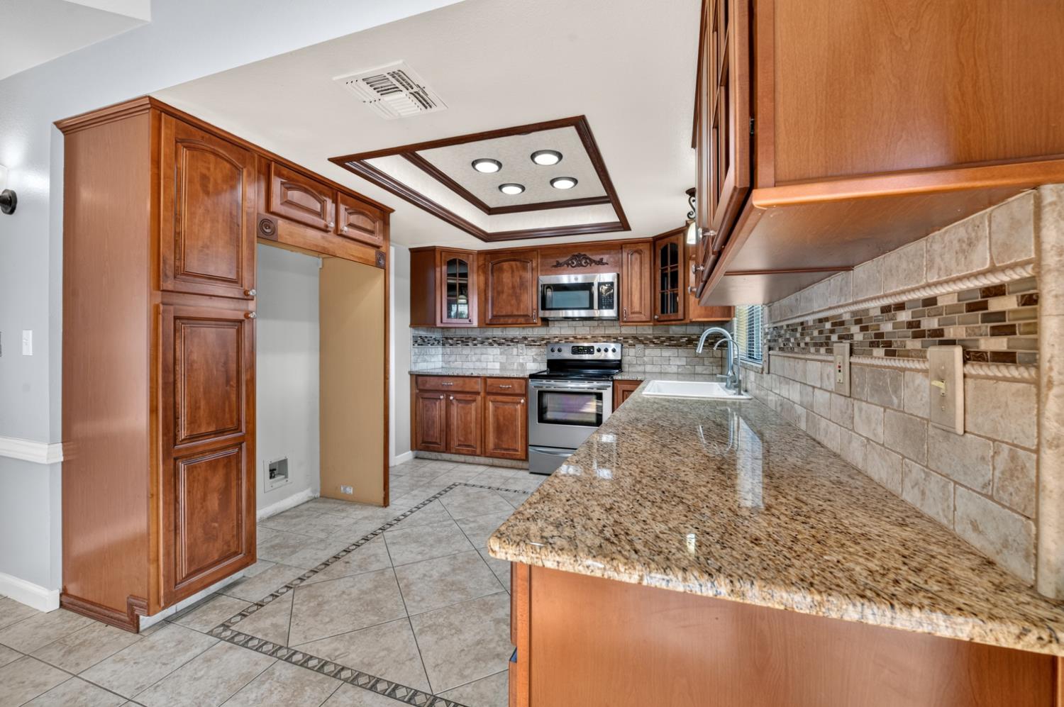 6189 N Cleo Ave, Fresno, CA 93722