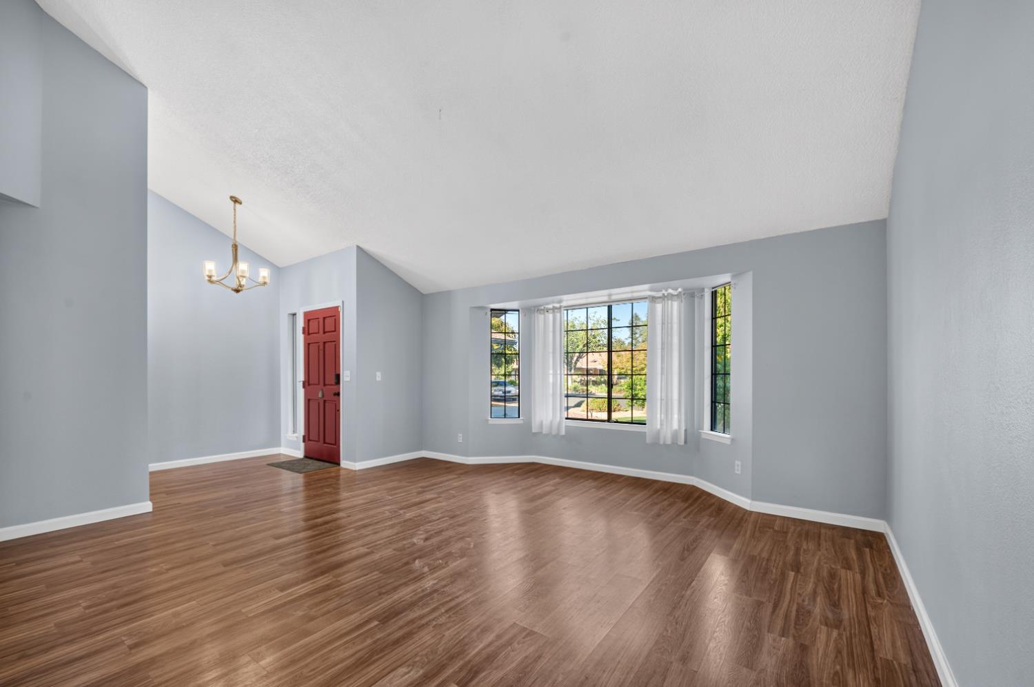 6189 N Cleo Ave, Fresno, CA 93722