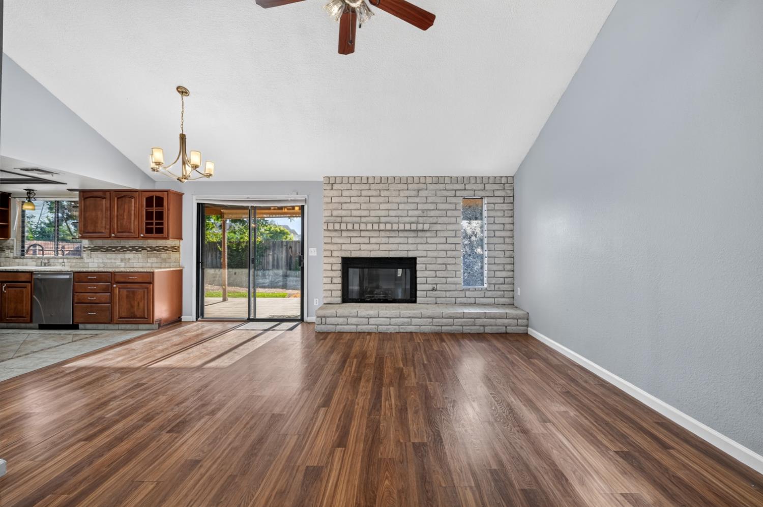 6189 N Cleo Ave, Fresno, CA 93722