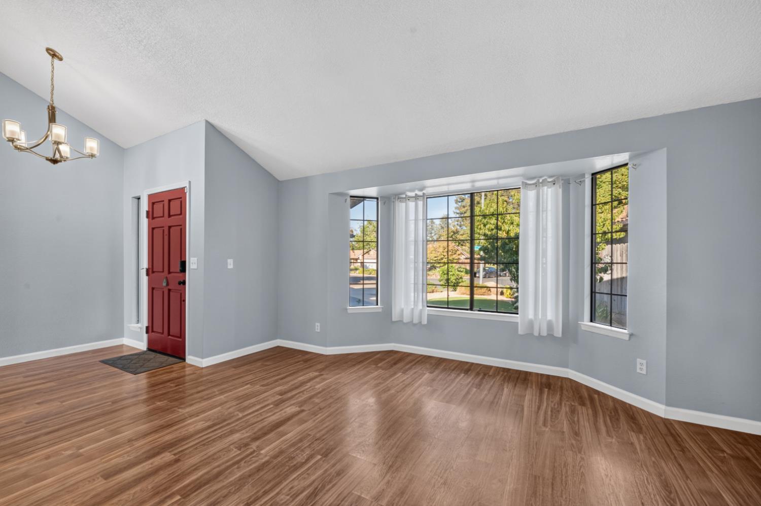6189 N Cleo Ave, Fresno, CA 93722