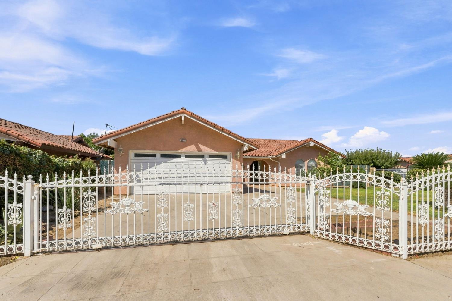8515 Smyrna, Parlier, CA 93648