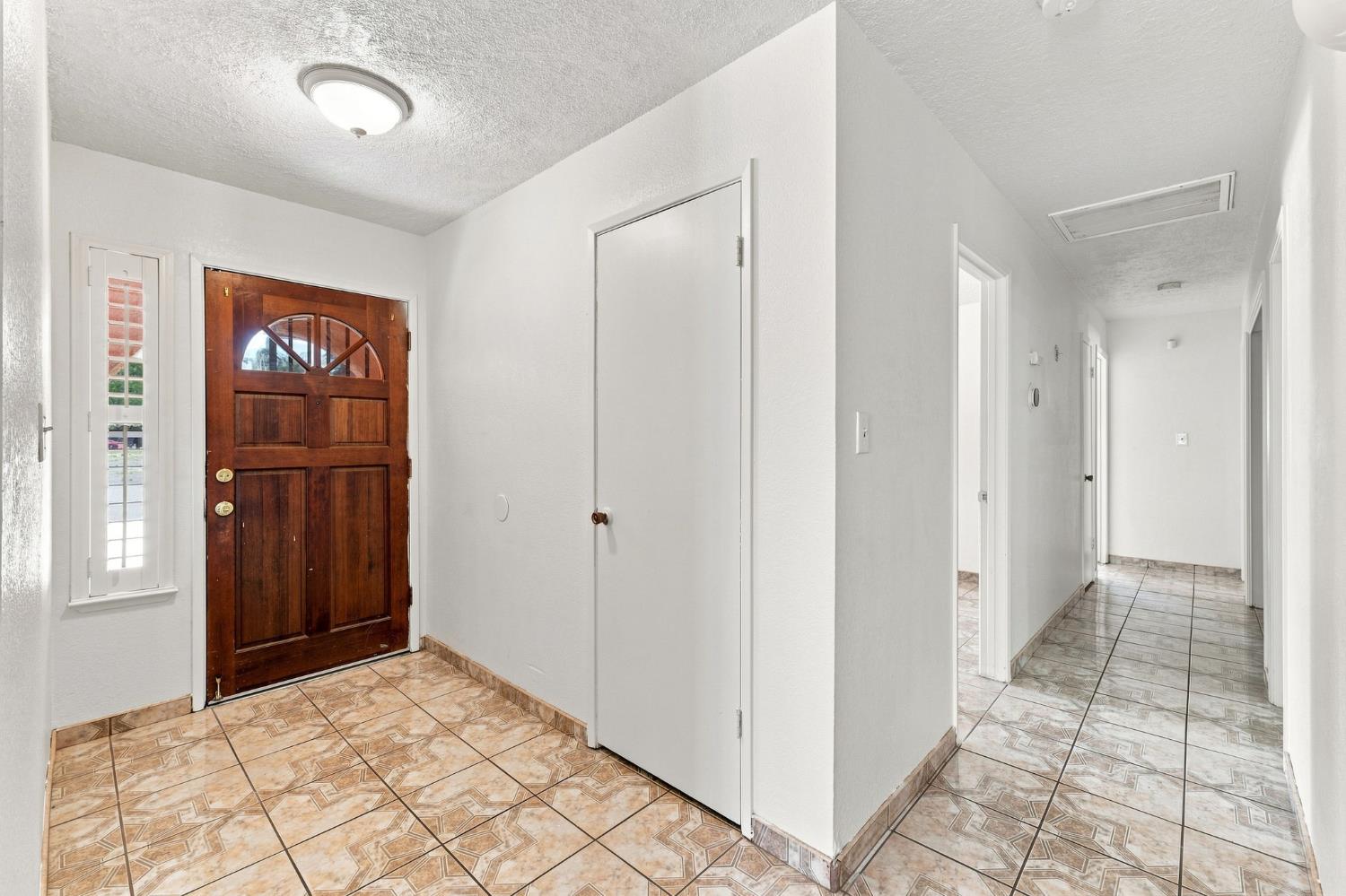 8515 Smyrna, Parlier, CA 93648