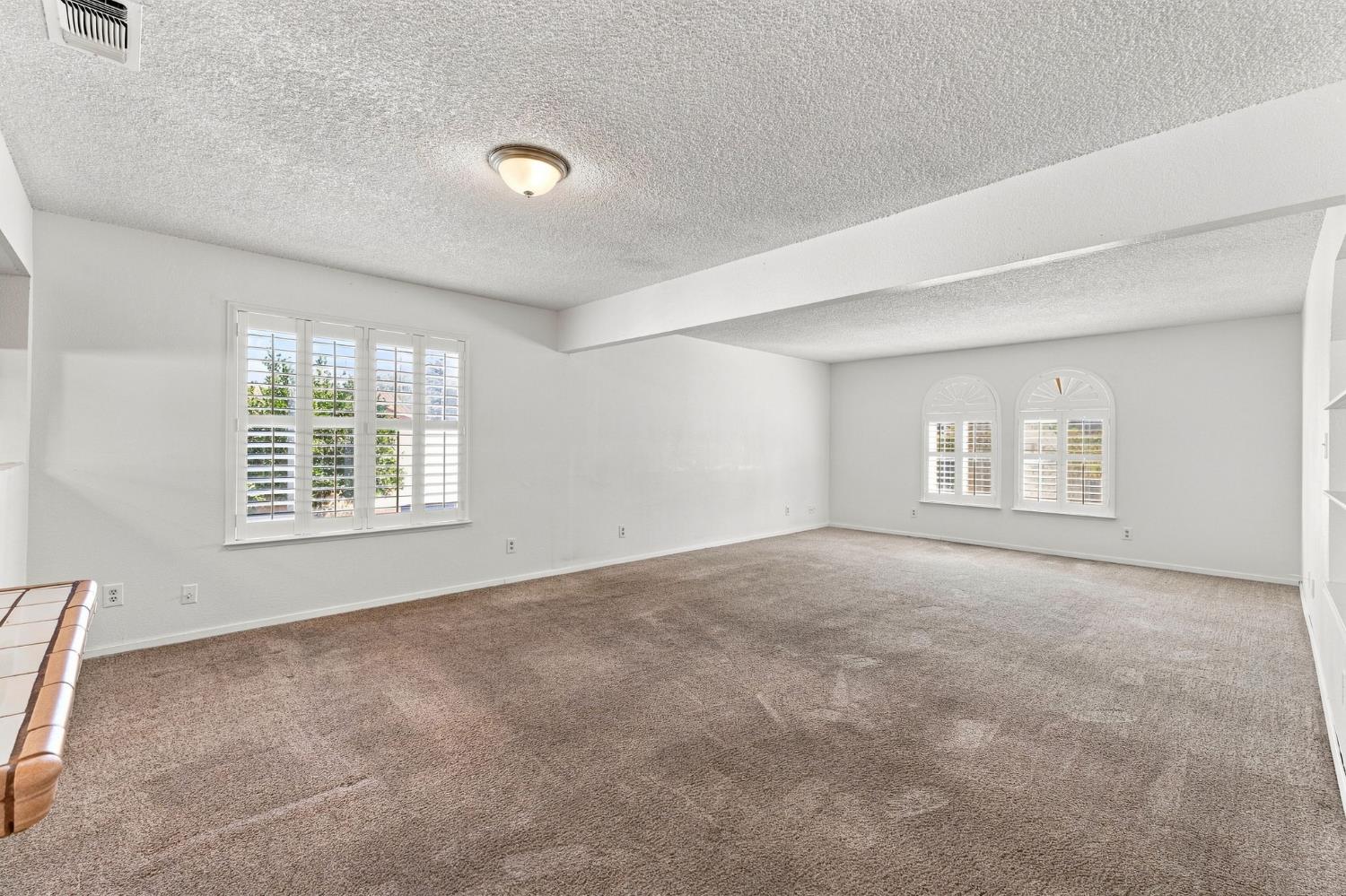 8515 Smyrna, Parlier, CA 93648