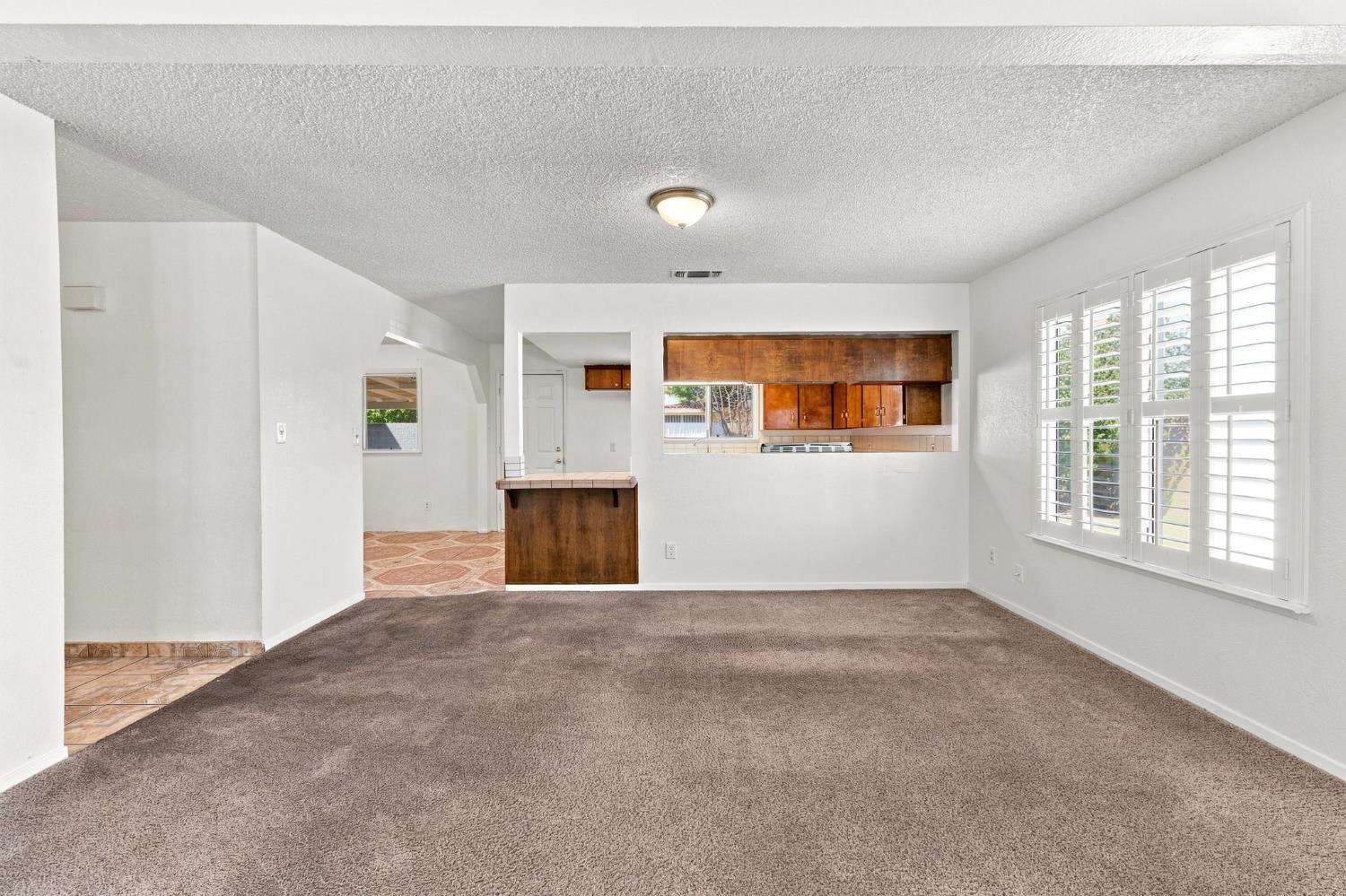 8515 Smyrna, Parlier, CA 93648